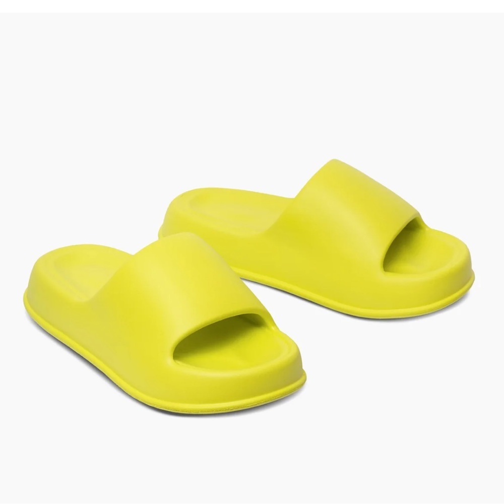 Cloud Slides - Plush Dream - Lime Green - Size 35/36 (5/5.5) BRAND NEW